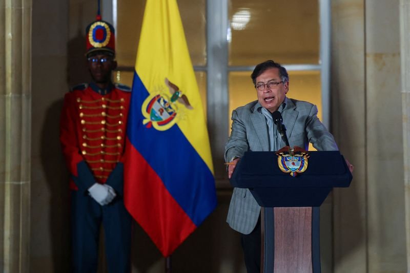 The President of Colombia proposes hacer cambios a reforma tributaria para bajar impuestos a empresas
